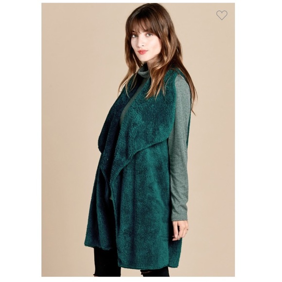 ❤️2 for $40❤️green waterfall faux fur vest - Picture 2 of 4